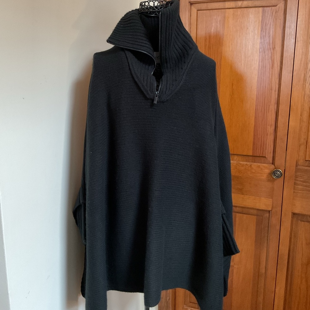 Kujten PONCHO CASEY
Women Cashmere Trucker Neck Poncho, 10-threads - Picture 5 of 10